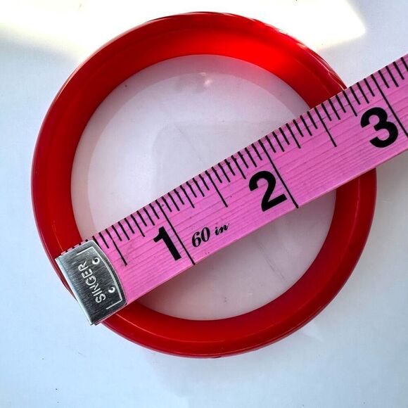Bakelite Sweet Cherry Red Vintage Carved Bangle Bracelet - Picture 8 of 8